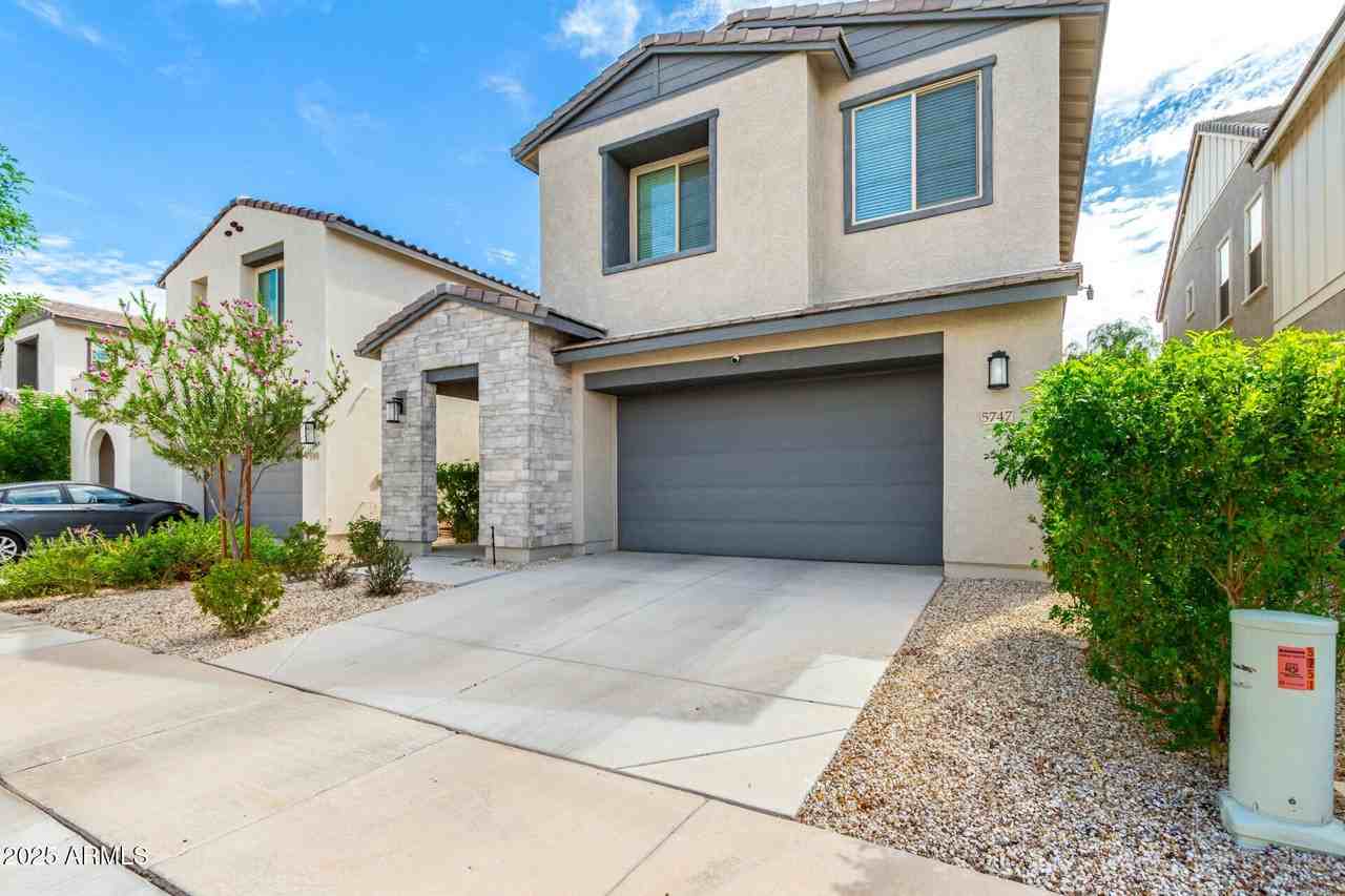 5747 S Labelle - Photo 2 of 50