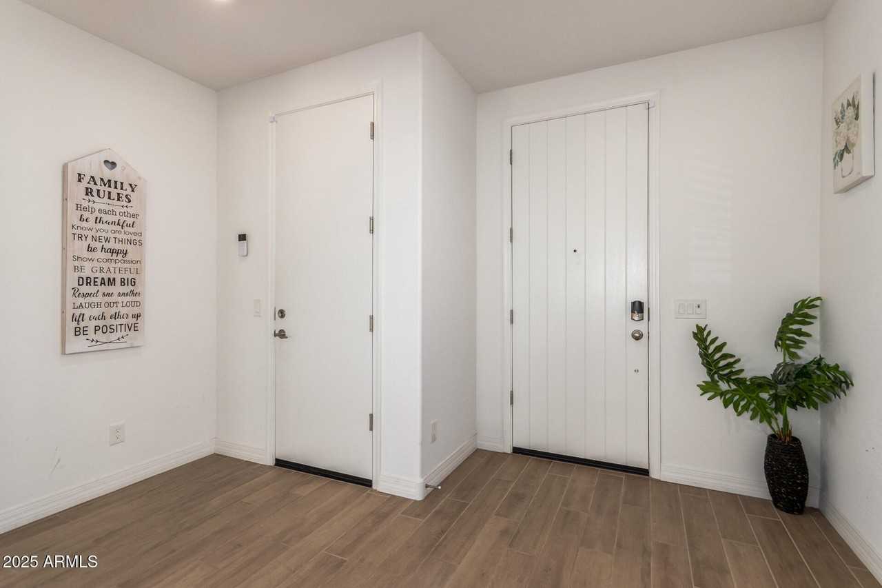 5747 S Labelle - Photo 5 of 50