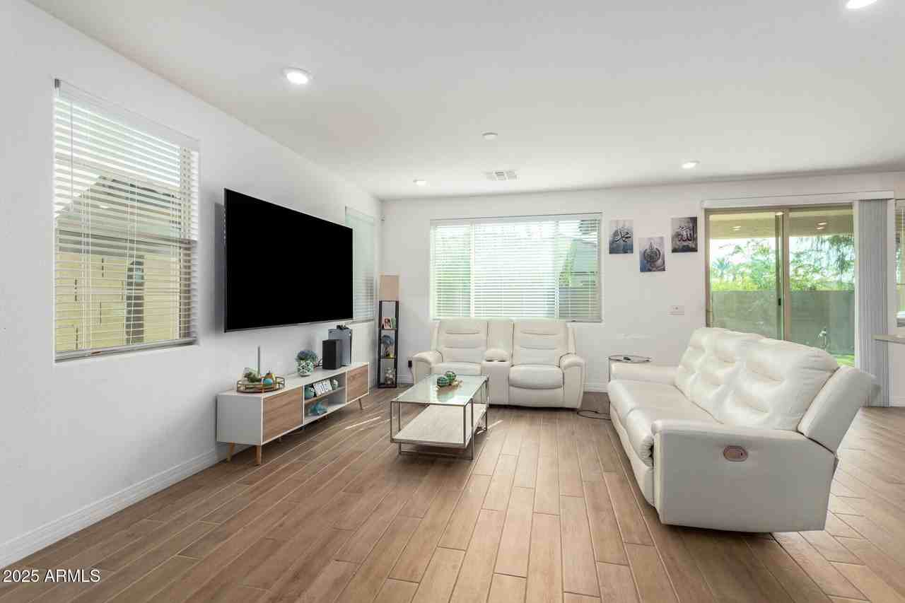 5747 S Labelle - Photo 6 of 50