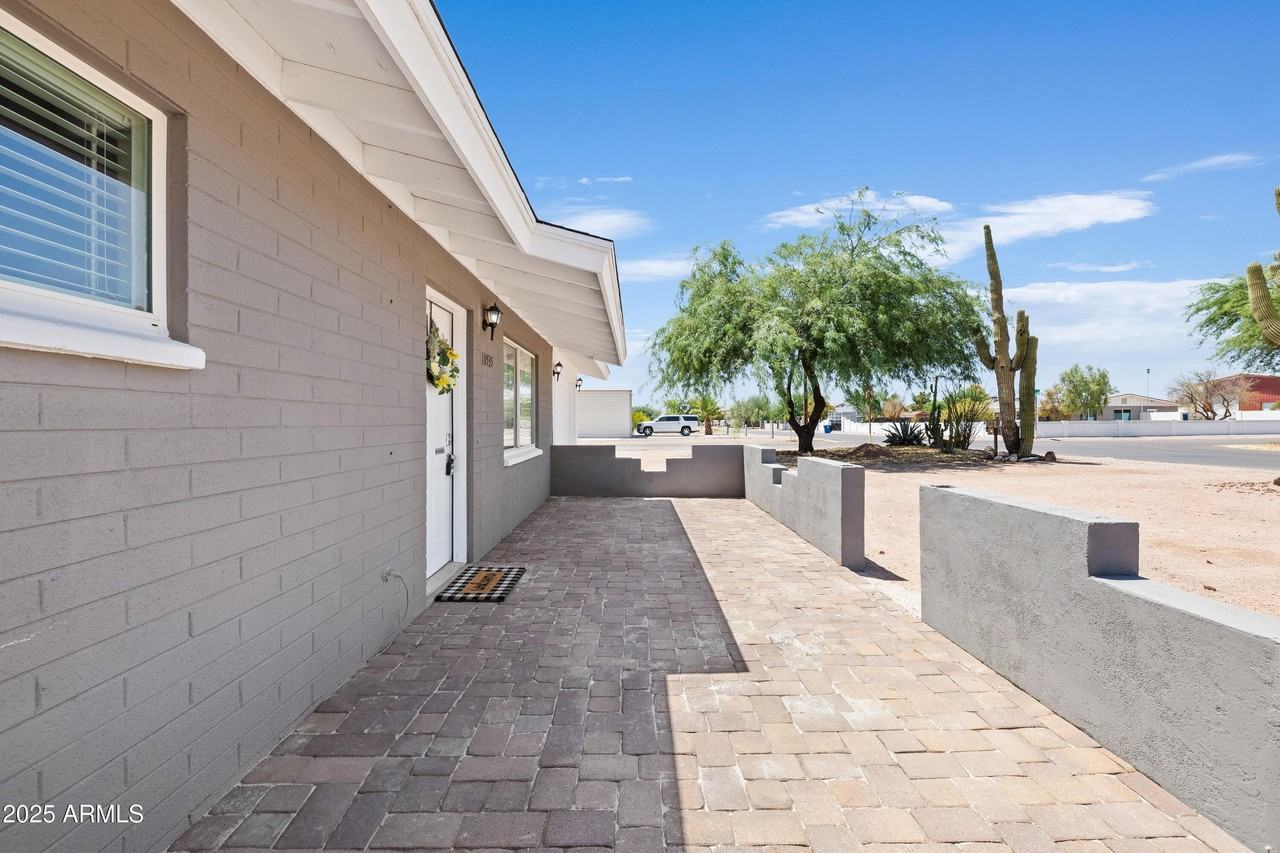 10535 E Boulder Dr - Photo 3 of 24