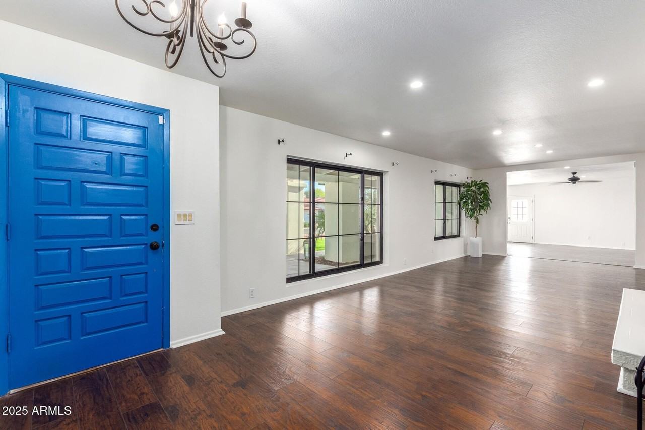 11454 North 54th Street - Photo 5 of 44