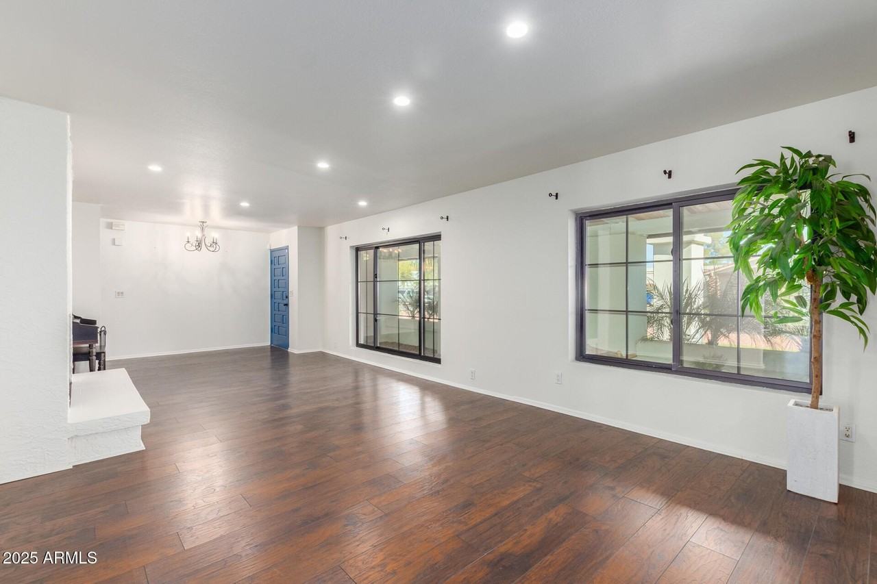 11454 North 54th Street - Photo 6 of 44