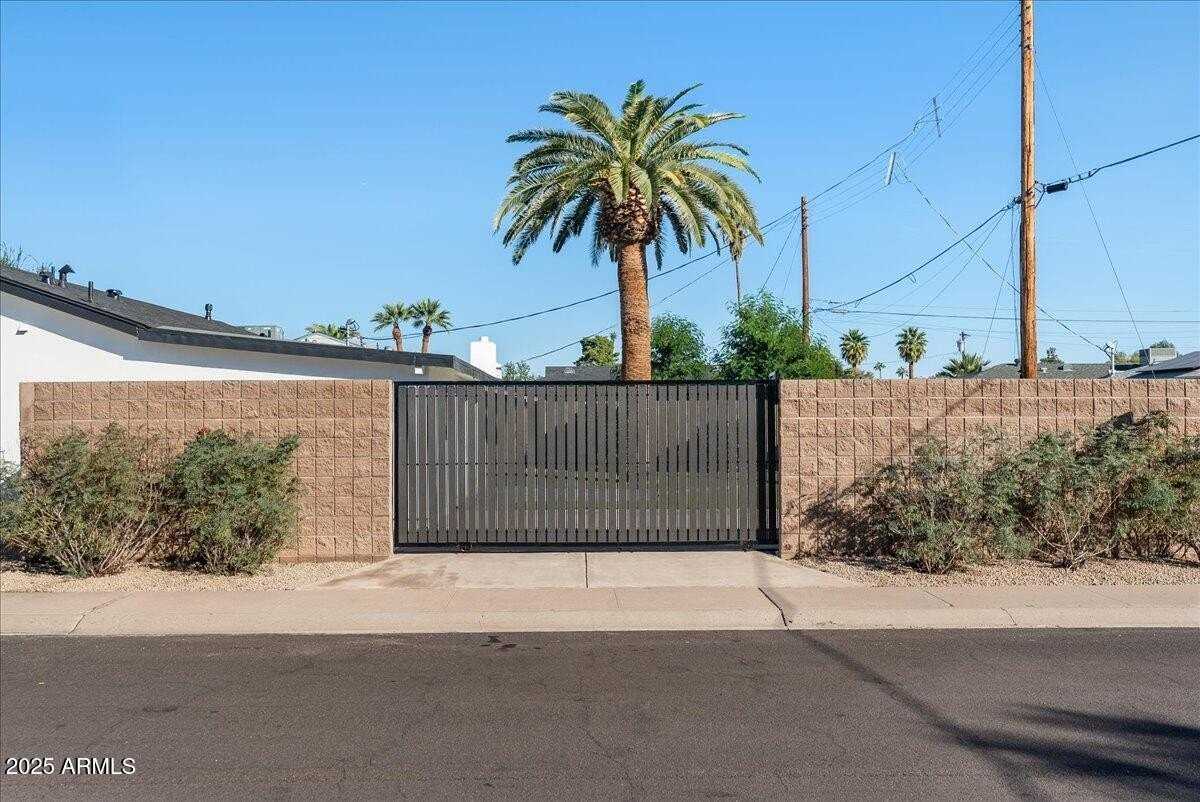 2623 North 74th Place - Photo 7 of 36