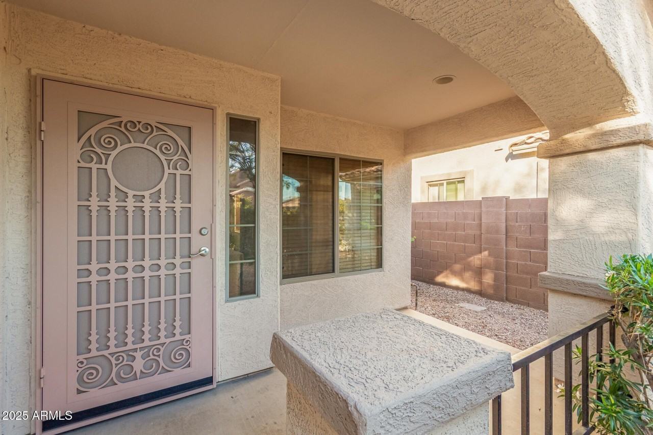 15448 W Yucatan Dr - Photo 7 of 34