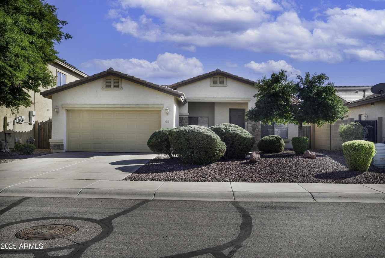 42193 W Ramona St - Photo 2 of 21