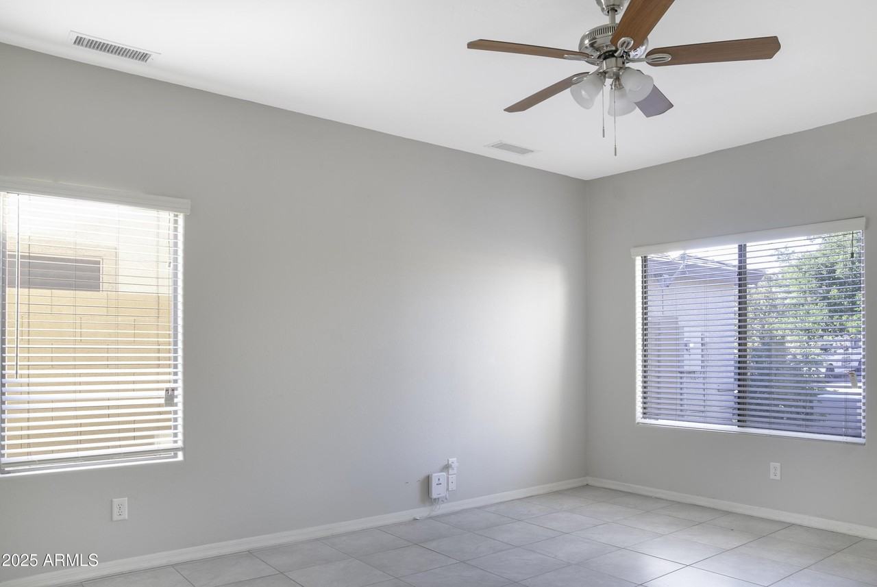 42193 W Ramona St - Photo 5 of 21