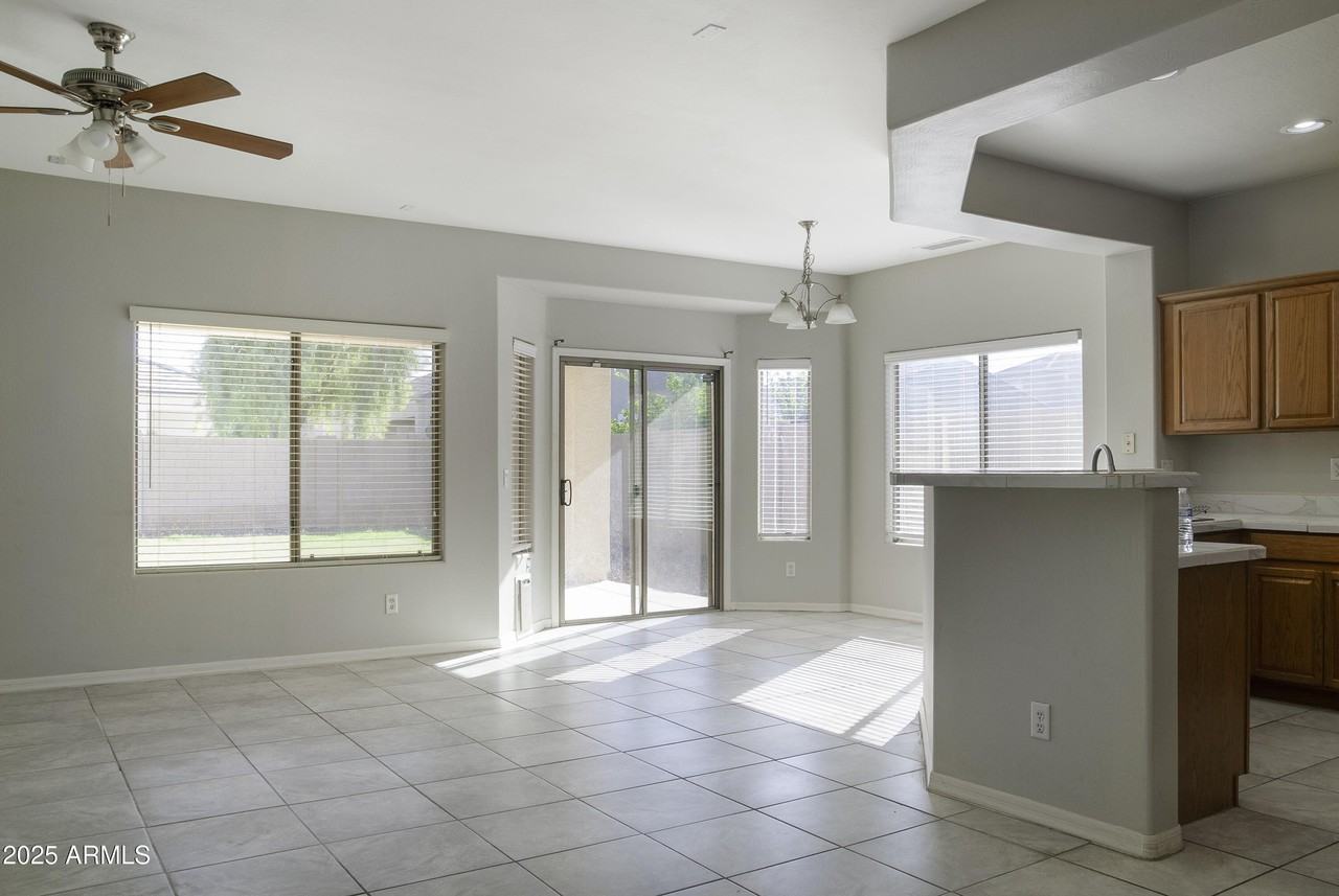 42193 W Ramona St - Photo 6 of 21