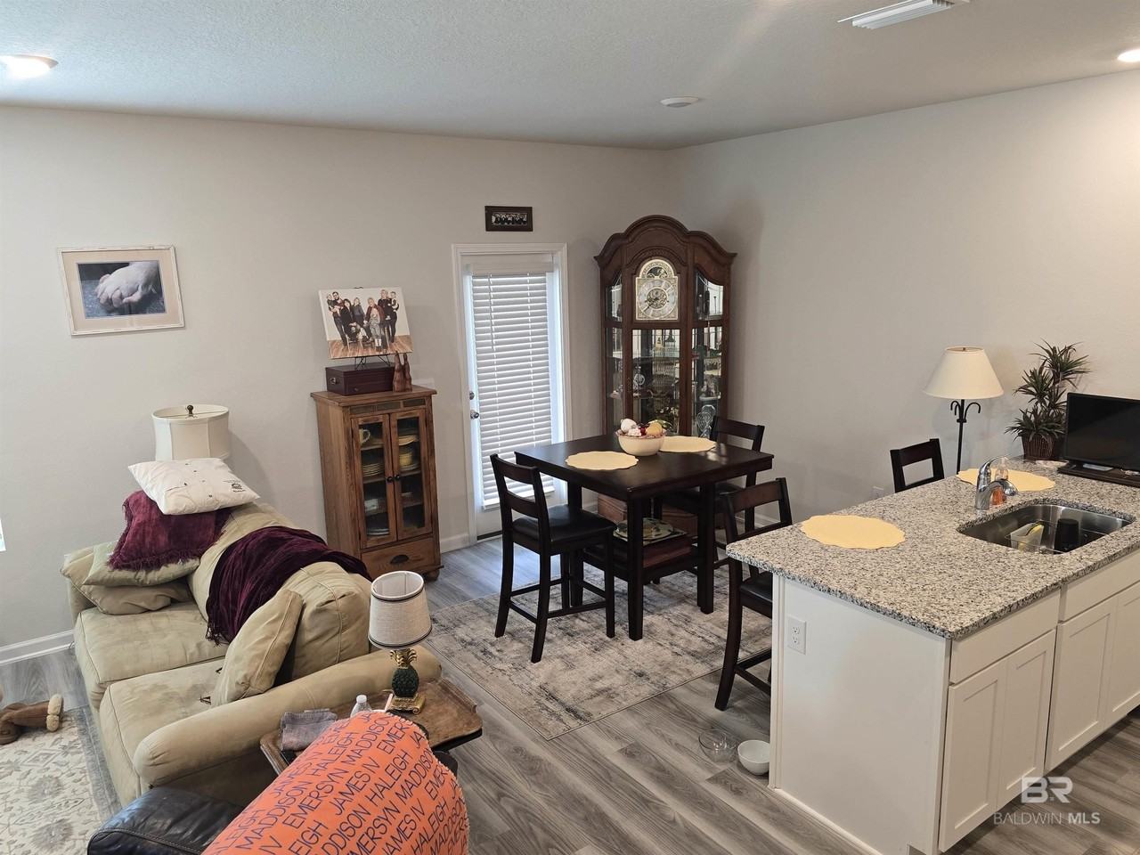 21937 Aleutian Ave - Photo 2 of 7