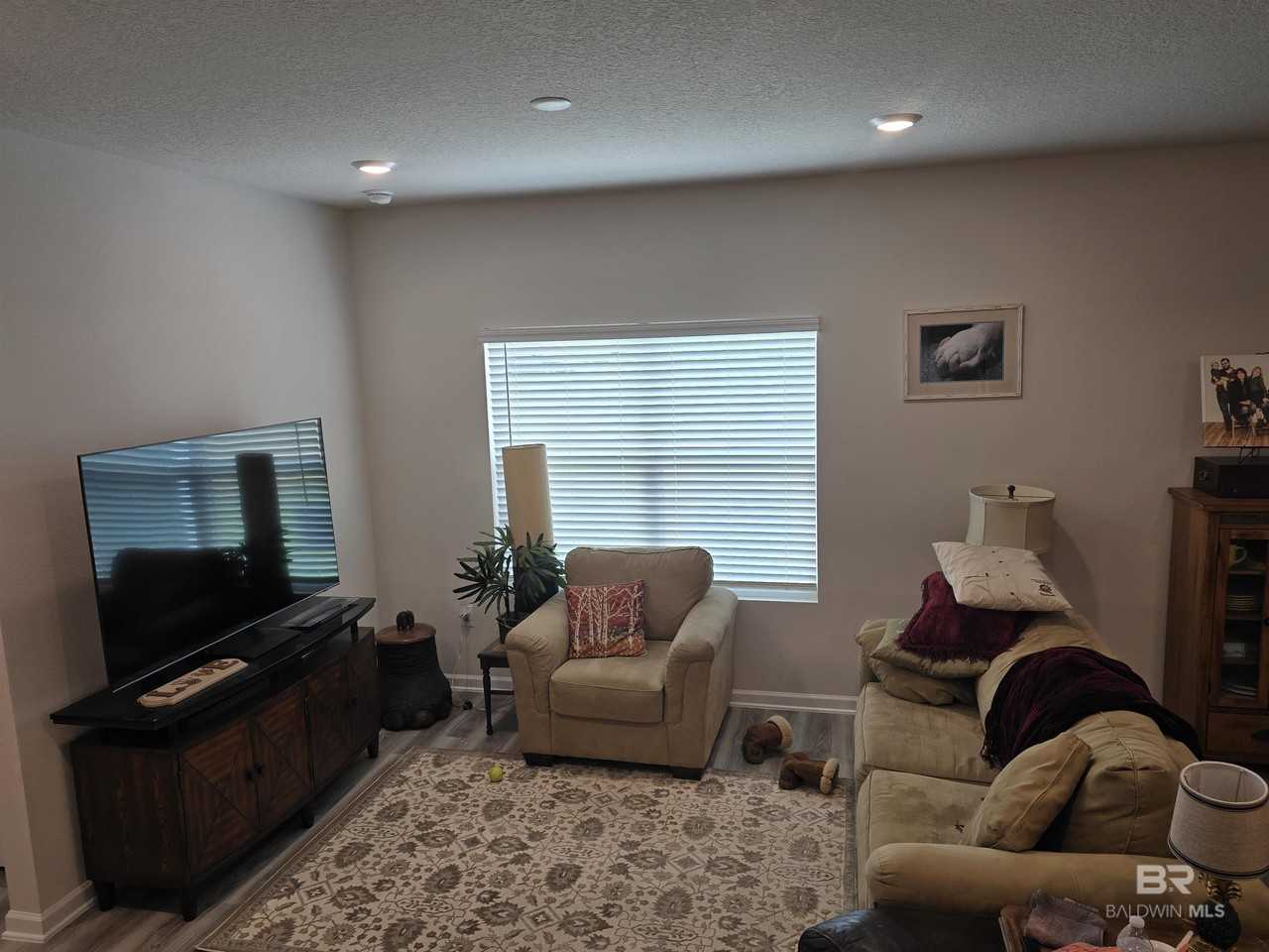 21937 Aleutian Ave - Photo 4 of 7