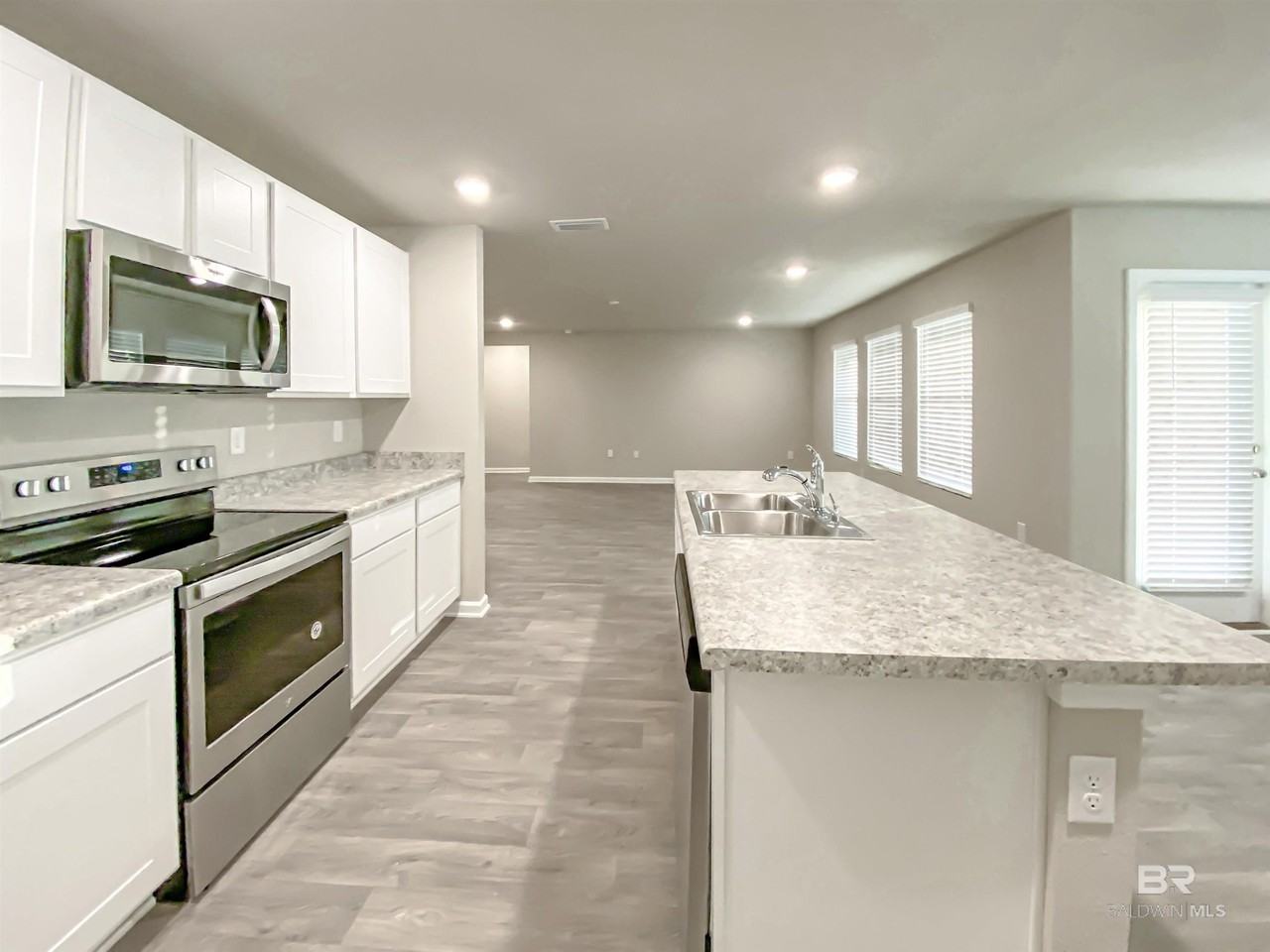 7063 Abigail St - Photo 4 of 15