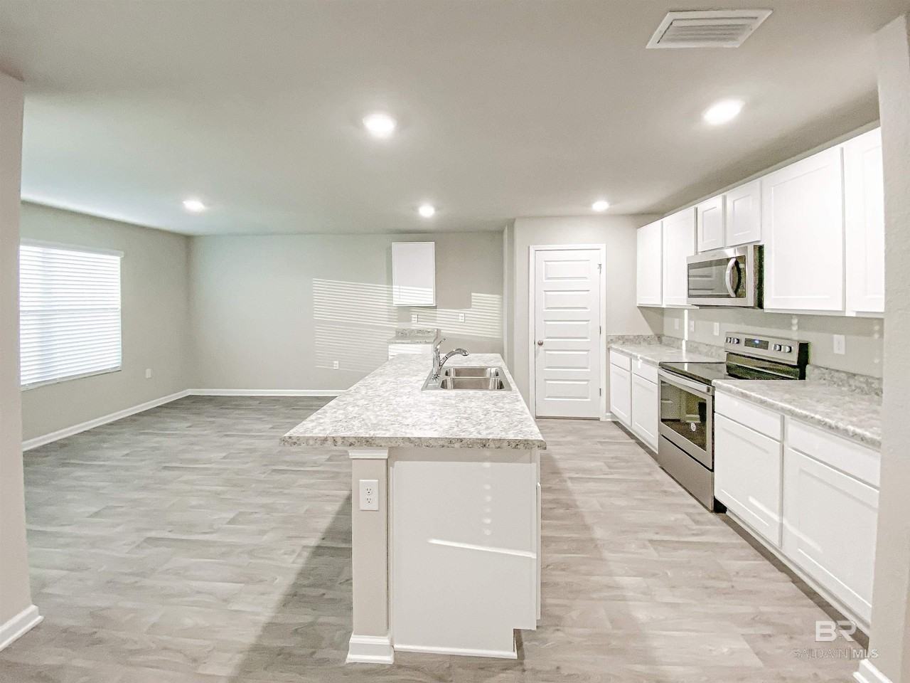 7063 Abigail St - Photo 5 of 15