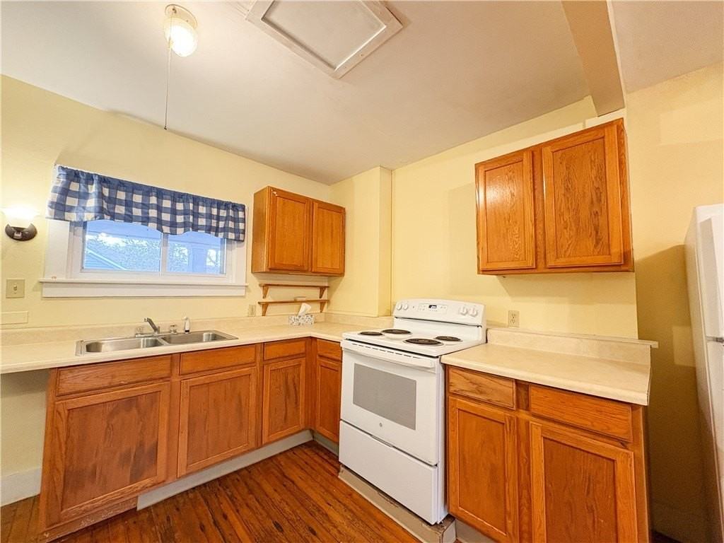 136 Main St - Photo 4 of 19