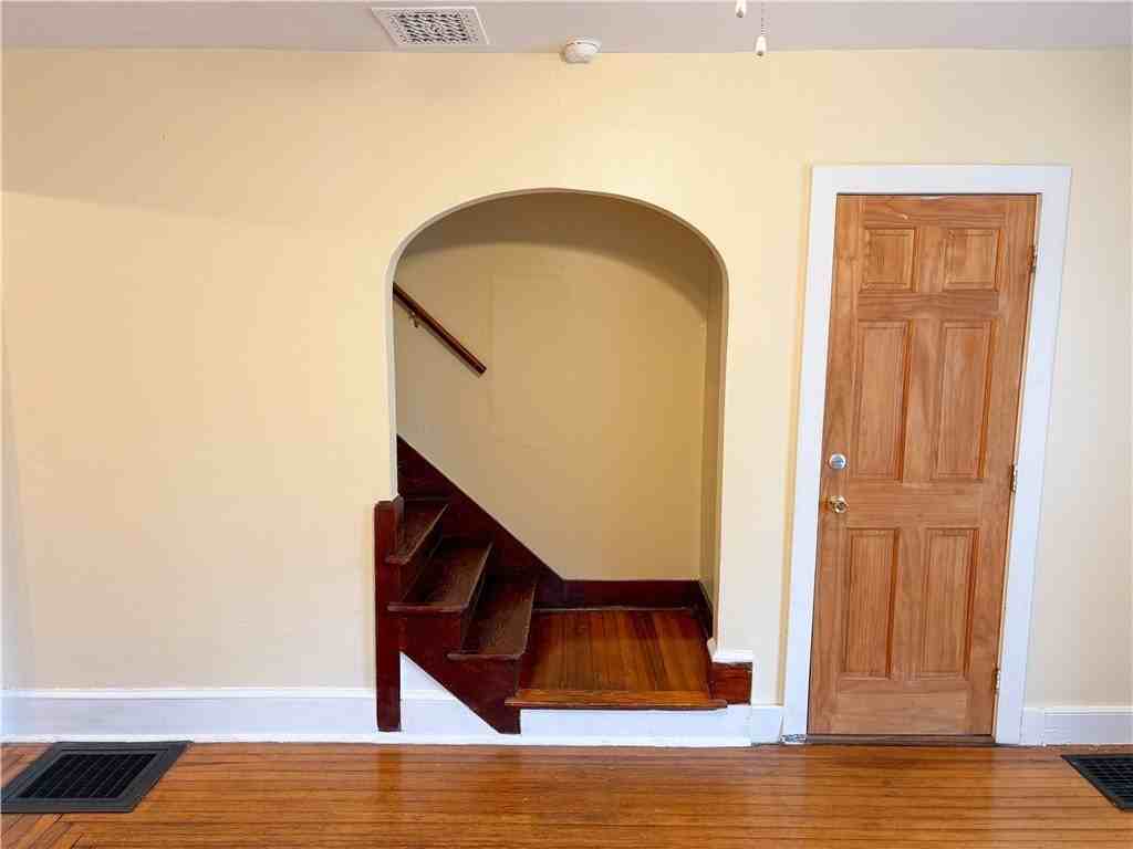 136 Main St - Photo 5 of 19