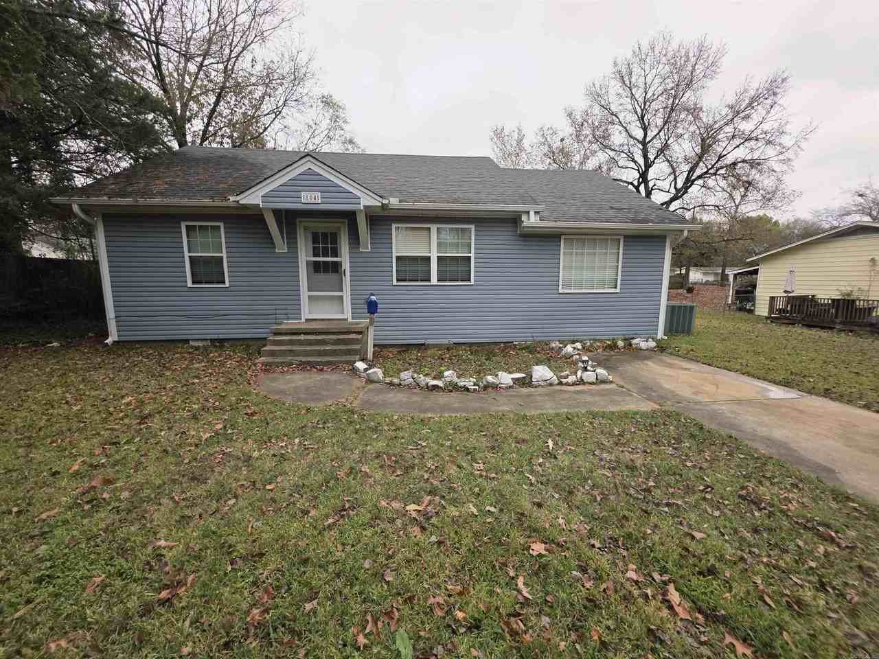 804 Harpole St - Photo 2 of 20