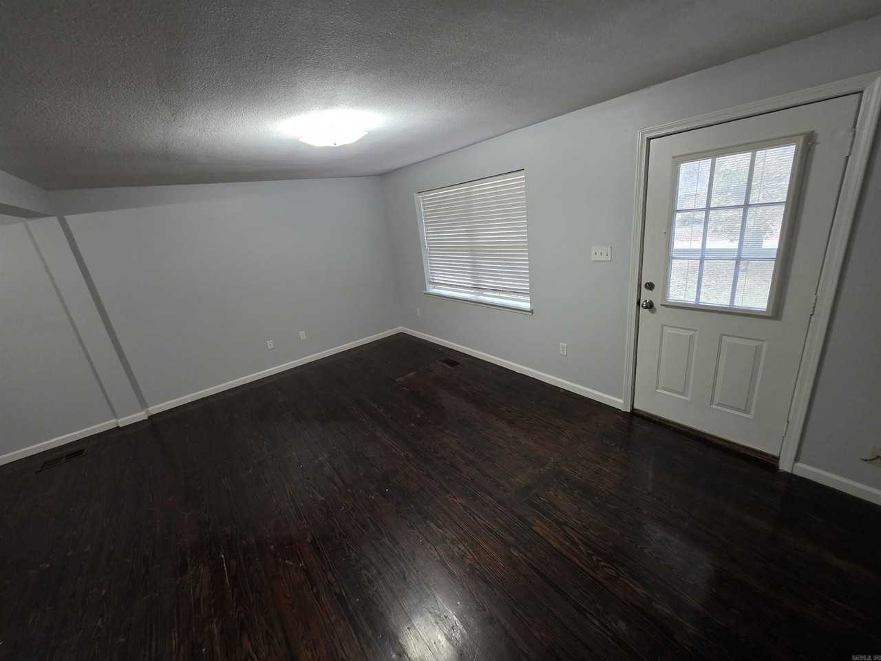 804 Harpole St - Photo 3 of 20