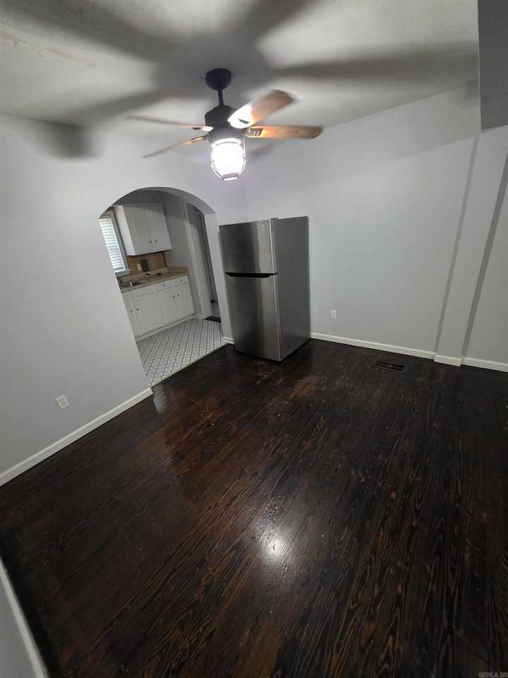 804 Harpole St - Photo 4 of 20