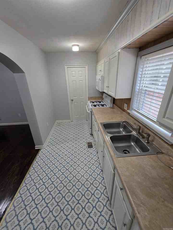 804 Harpole St - Photo 7 of 20