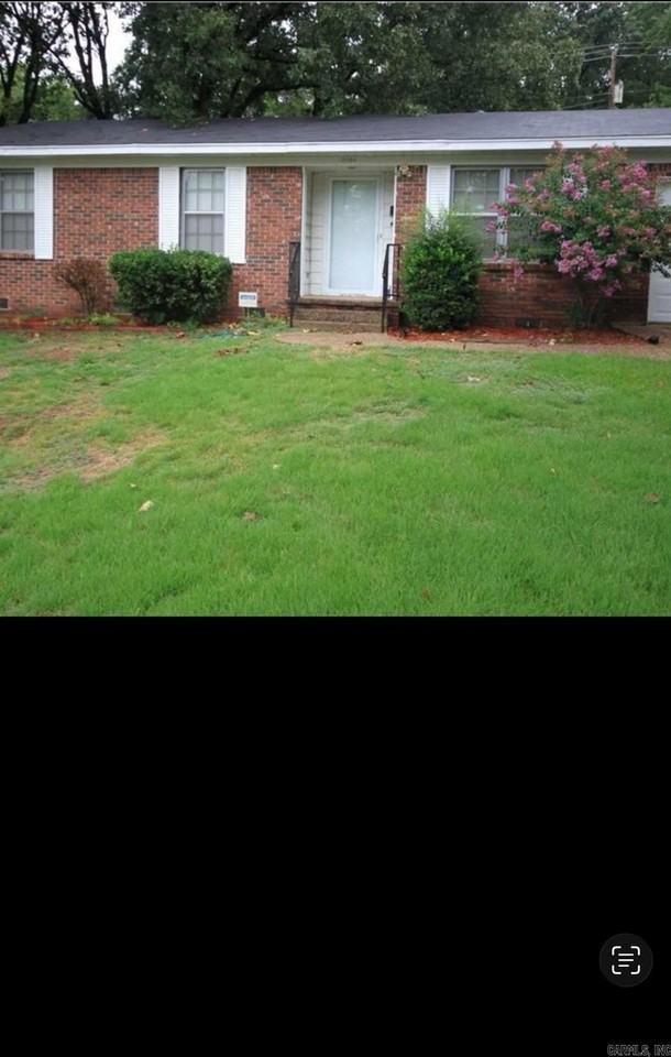 10004 Brooks Ln - Photo 2 of 8