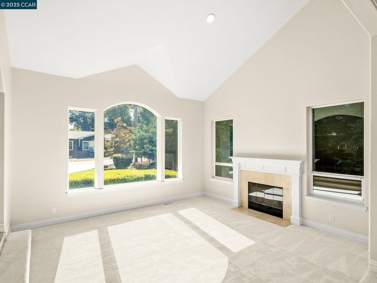 1420 Jackson Way - Photo 4 of 44