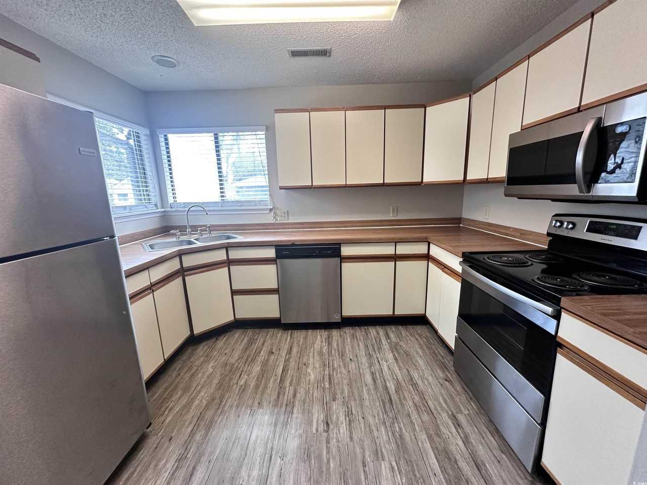 6536 Valene Court - Photo 6 of 31