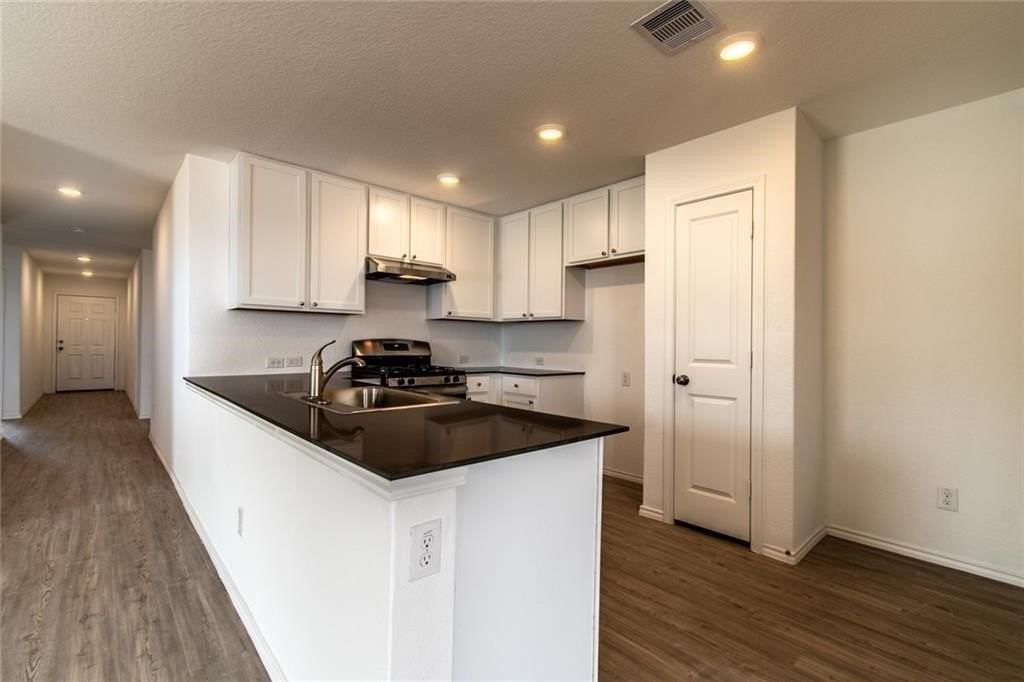 2302 Medusa Dr - Photo 7 of 30