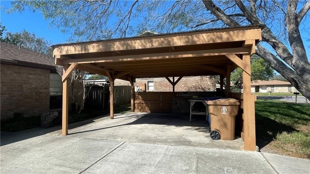 4805 Shadowbend Dr Unit A #A - Photo 2 of 10