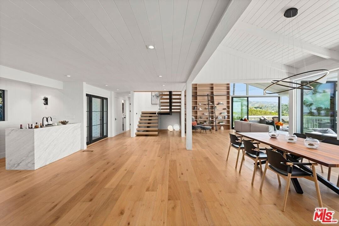 23901 Malibu Knolls Road - Photo 5 of 37