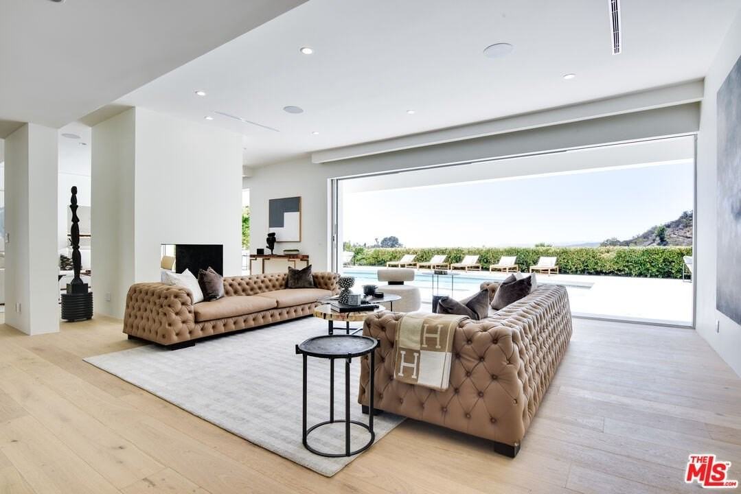 8908 Alto Cedro Drive - Photo 3 of 38