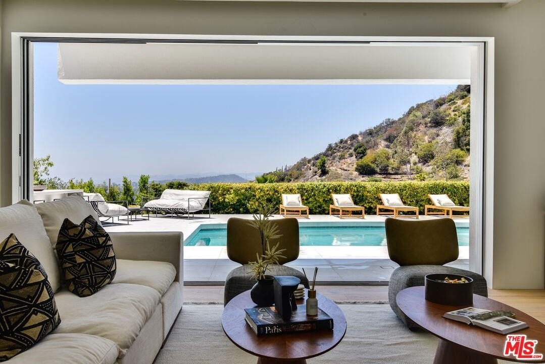 8908 Alto Cedro Drive - Photo 6 of 38