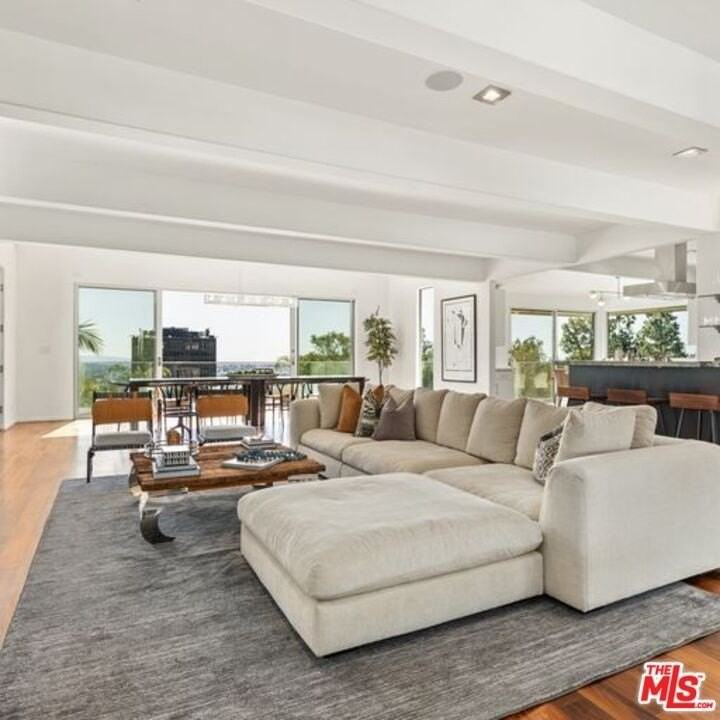 8954 Street Ives Drive - Photo 4 of 38