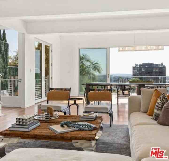 8954 Street Ives Drive - Photo 5 of 38