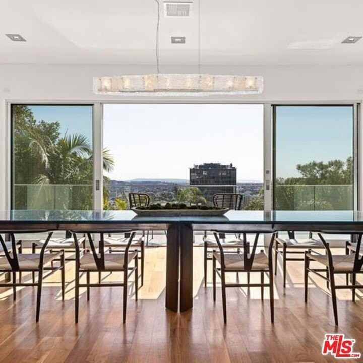 8954 Street Ives Drive - Photo 7 of 38