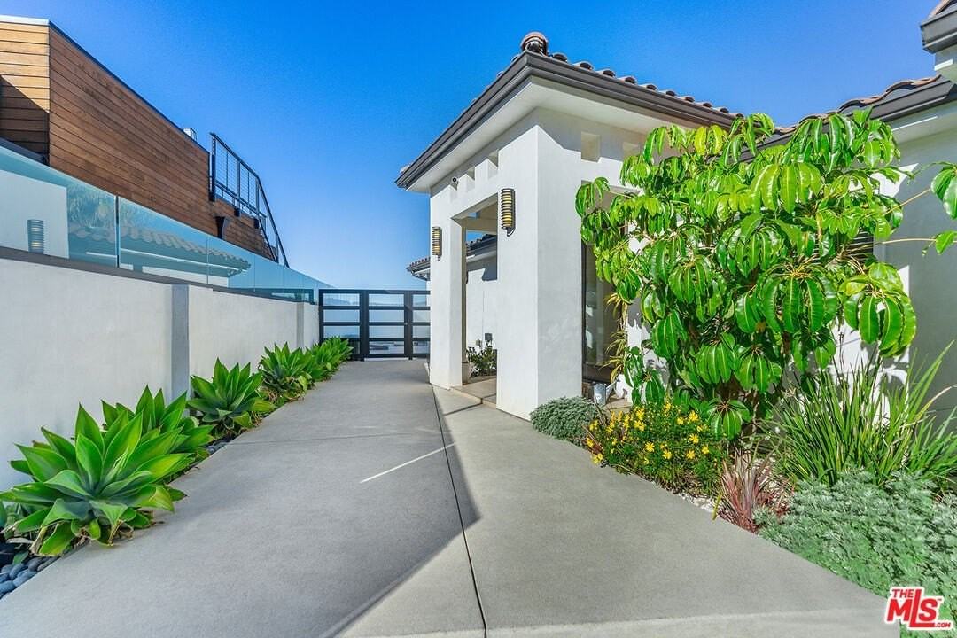 10901 Terryview Drive - Photo 3 of 50