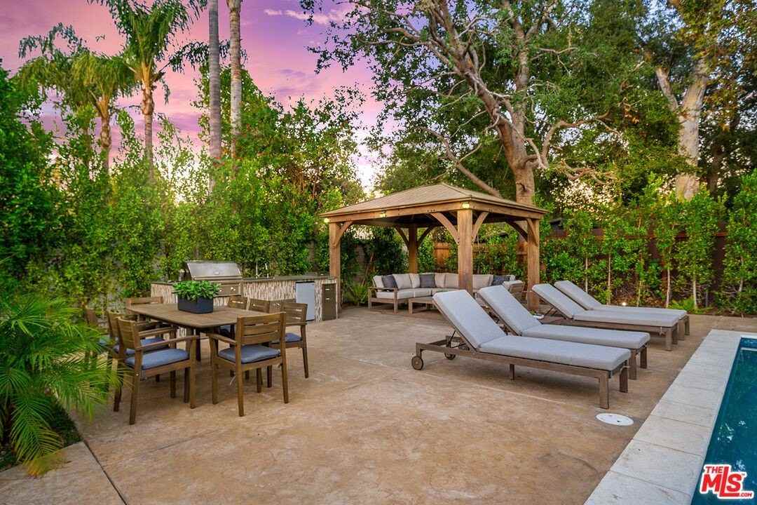 5010 Fulton Avenue - Photo 5 of 50