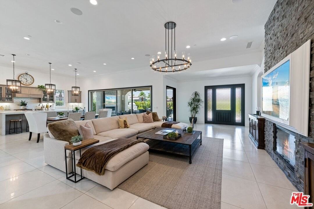 55140 Spring Creek Court - Photo 2 of 28