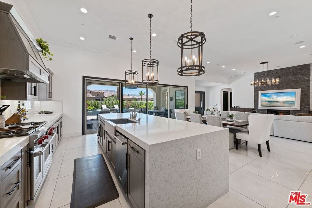 55140 Spring Creek Court - Photo 5 of 28