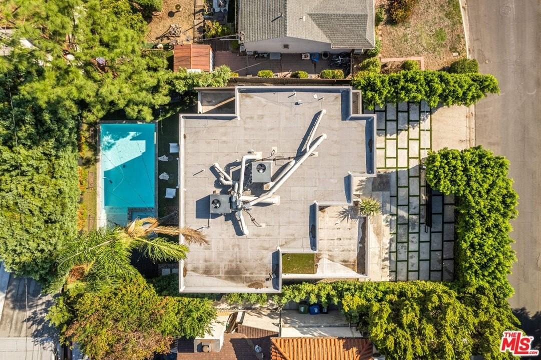 4640 Radford Avenue - Photo 4 of 30