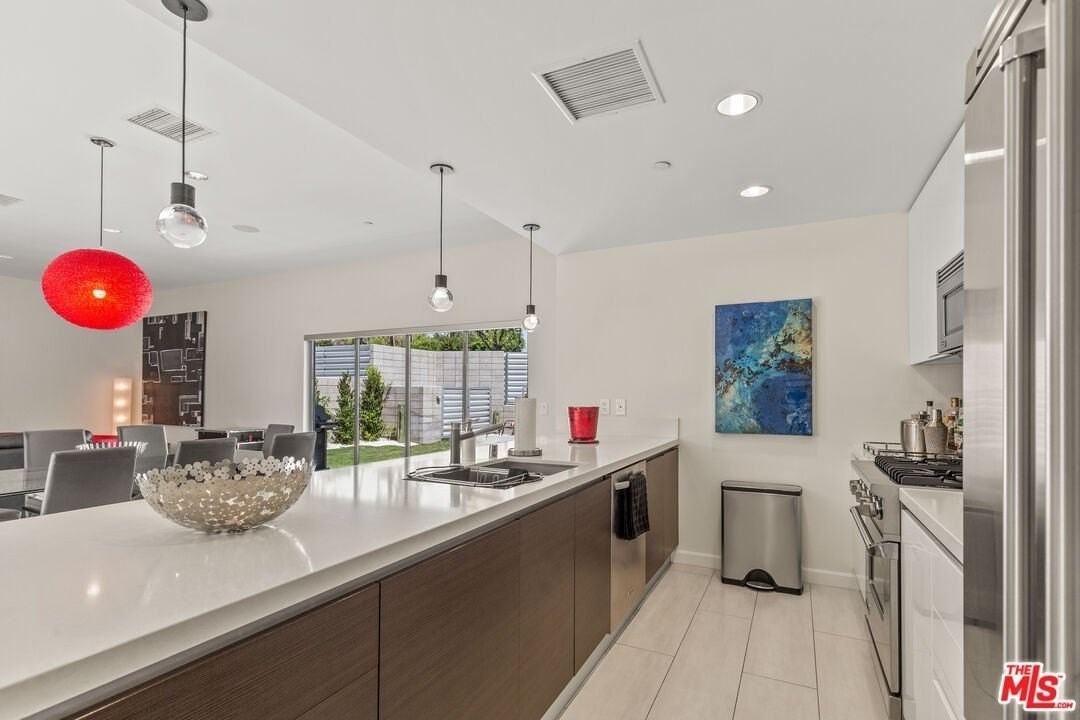 1052 Audrey Drive - Photo 7 of 31