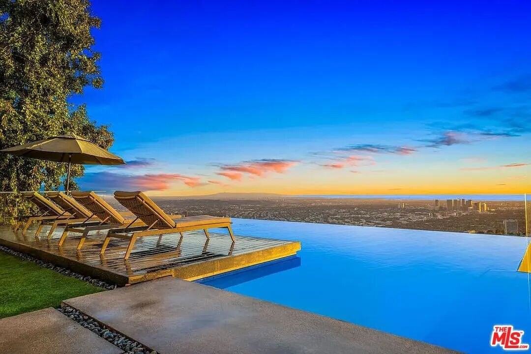 8790 Appian Way - Photo 2 of 38