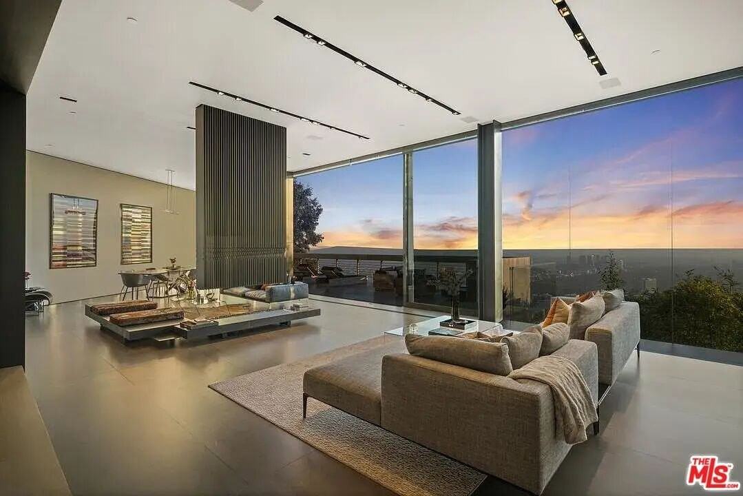 8790 Appian Way - Photo 6 of 38