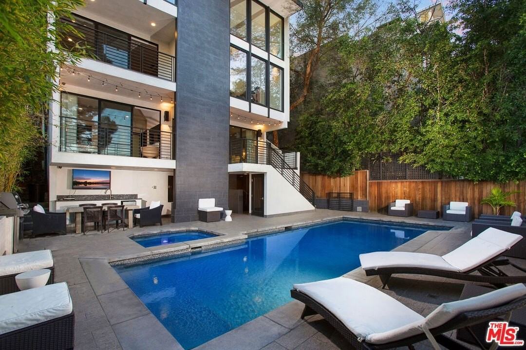 14835 Valley Vista Boulevard - Photo 2 of 40