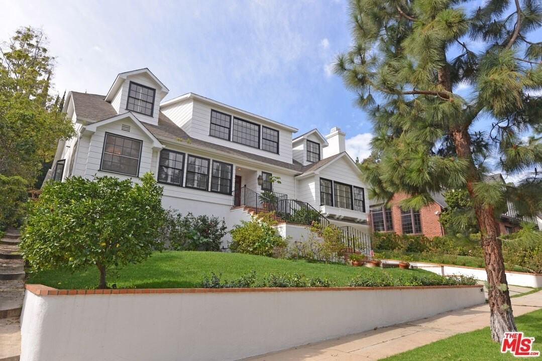 321 Dalehurst Avenue - Photo 3 of 10