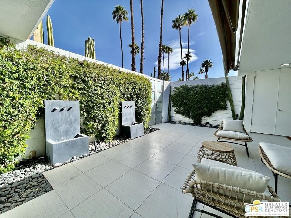 306 Desert Lakes Drive - Photo 3 of 32