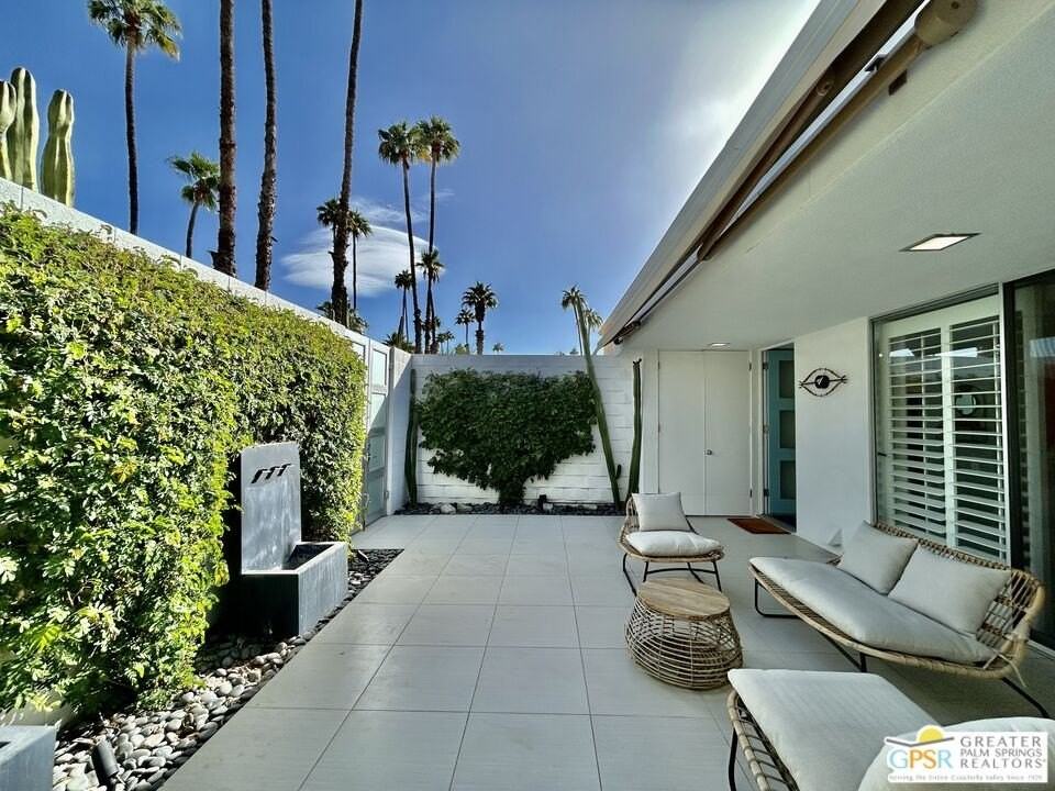 306 Desert Lakes Drive - Photo 4 of 32