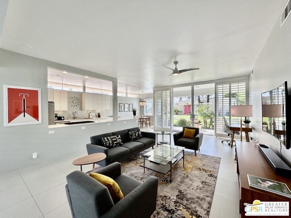 306 Desert Lakes Drive - Photo 6 of 32