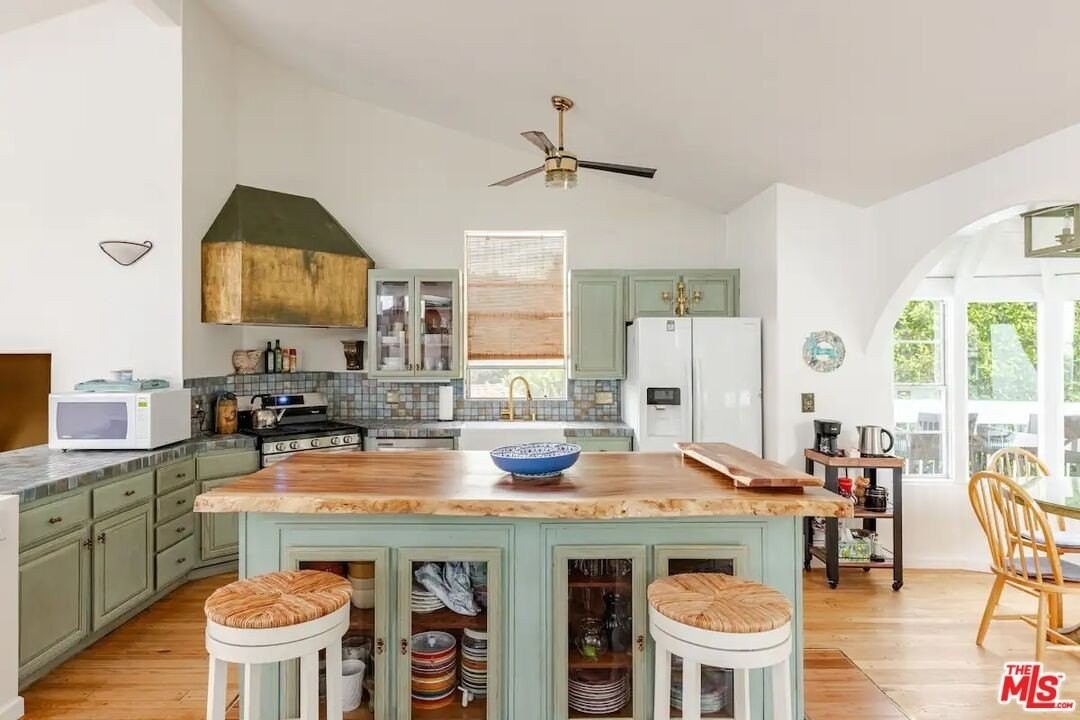 21625 Pacific Coast Highway - Photo 2 of 20