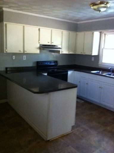 108 Columbus Dr - Photo 2 of 5