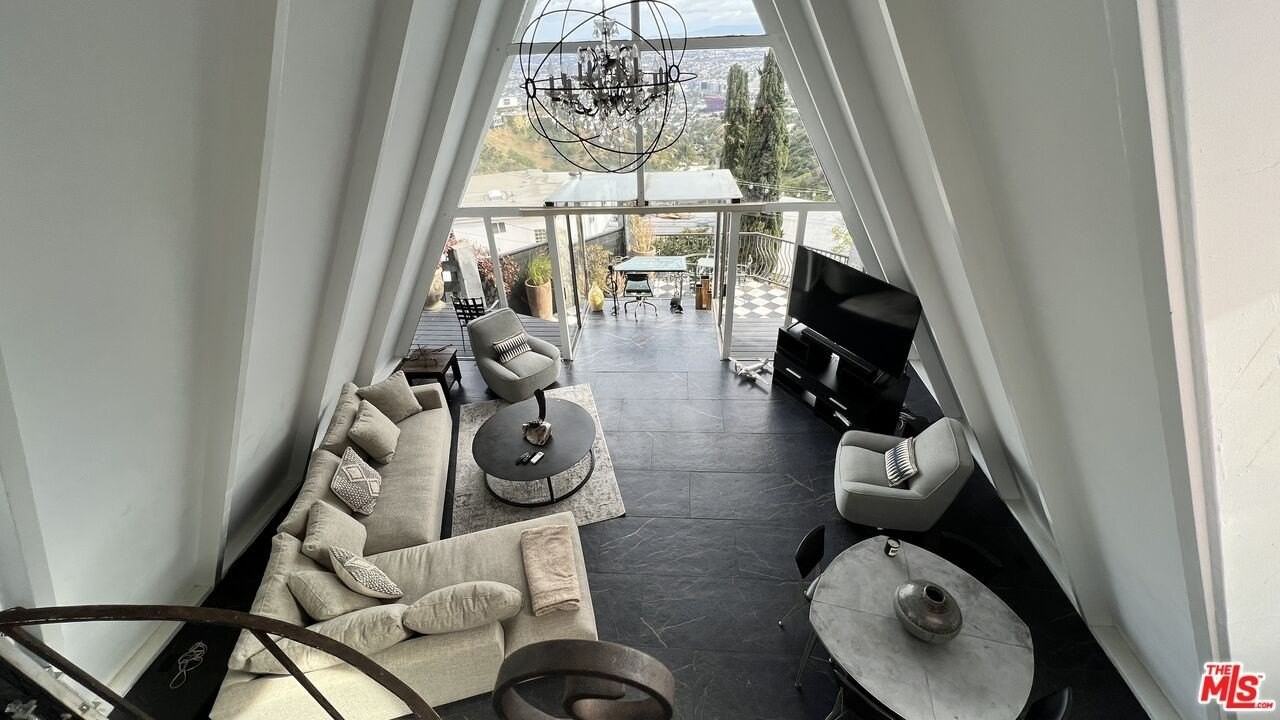 2144 Sunset Plaza Drive - Photo 7 of 41