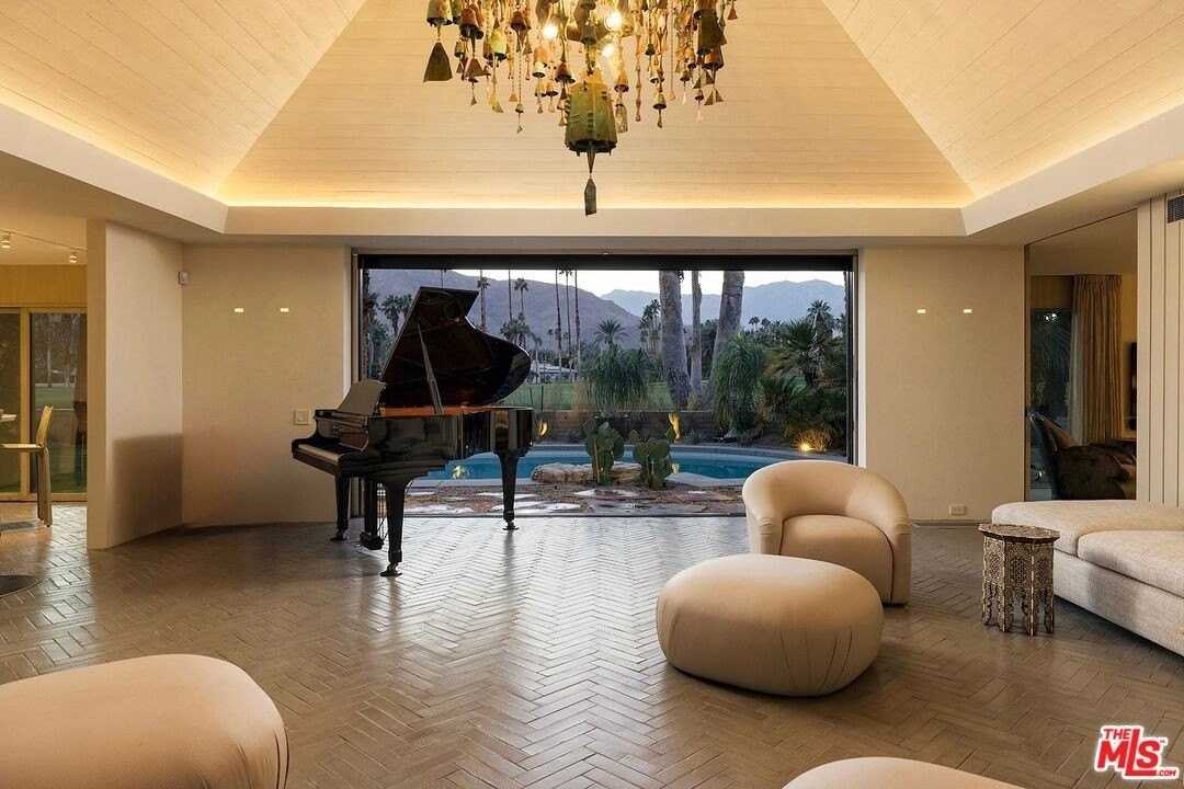 40281 Sand Dune Road