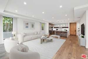 featured image of 725 North Croft Avenue #304